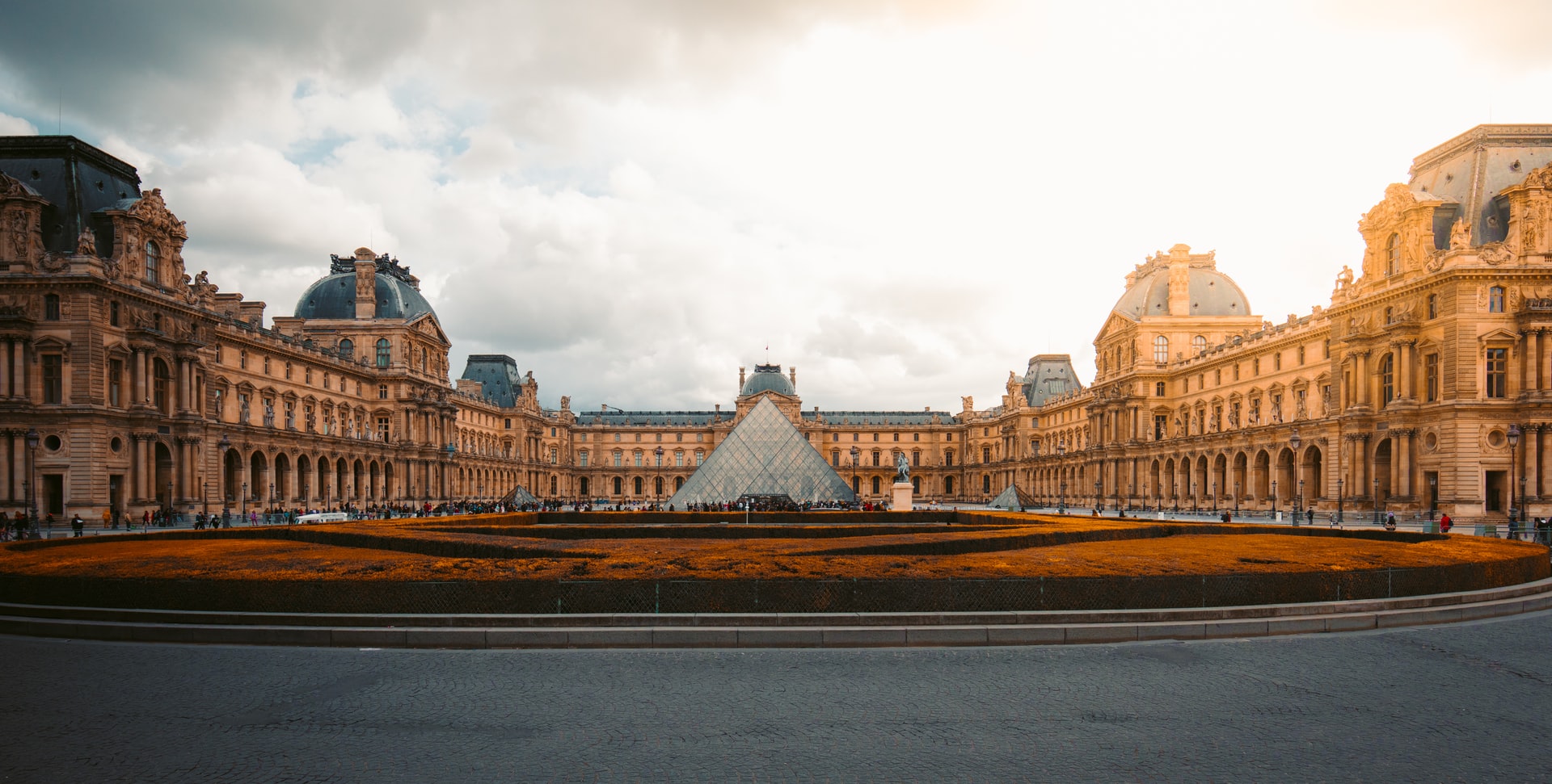 Panorama of the Louvre museum outside
