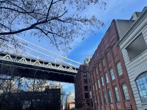 Sunny day during Food and Culture DUMBO Walking Tour