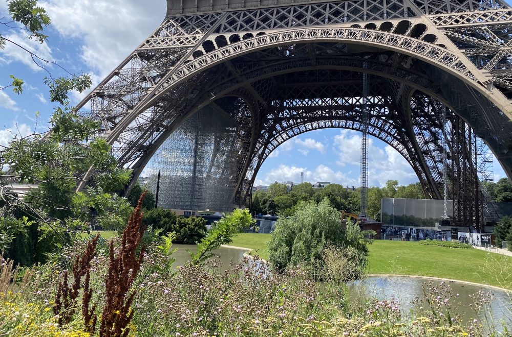 Base of the Eiffel Tower before the tour