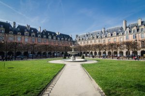 marais palace yard
