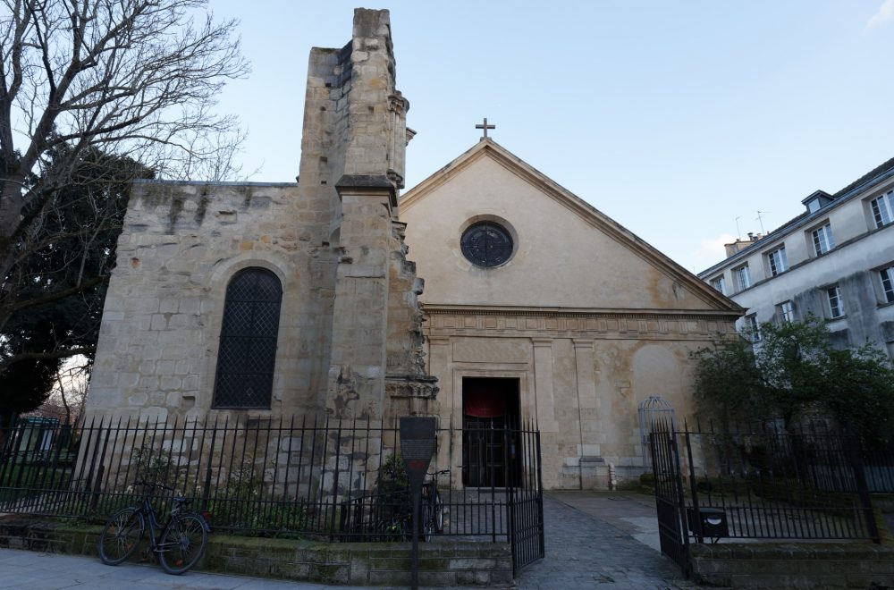 Saint-Julien-le-Pauvre in Latin Quarter of Paris_shutterstock
