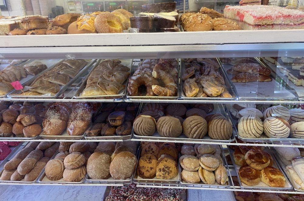Display-Case-at-Panaderia-1000×660