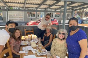 Group-with-Owner-of-Sunrise-Restaurant-1000×660