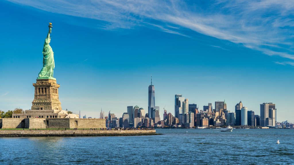 Statue of Liberty & Manhattan skyline in NYC