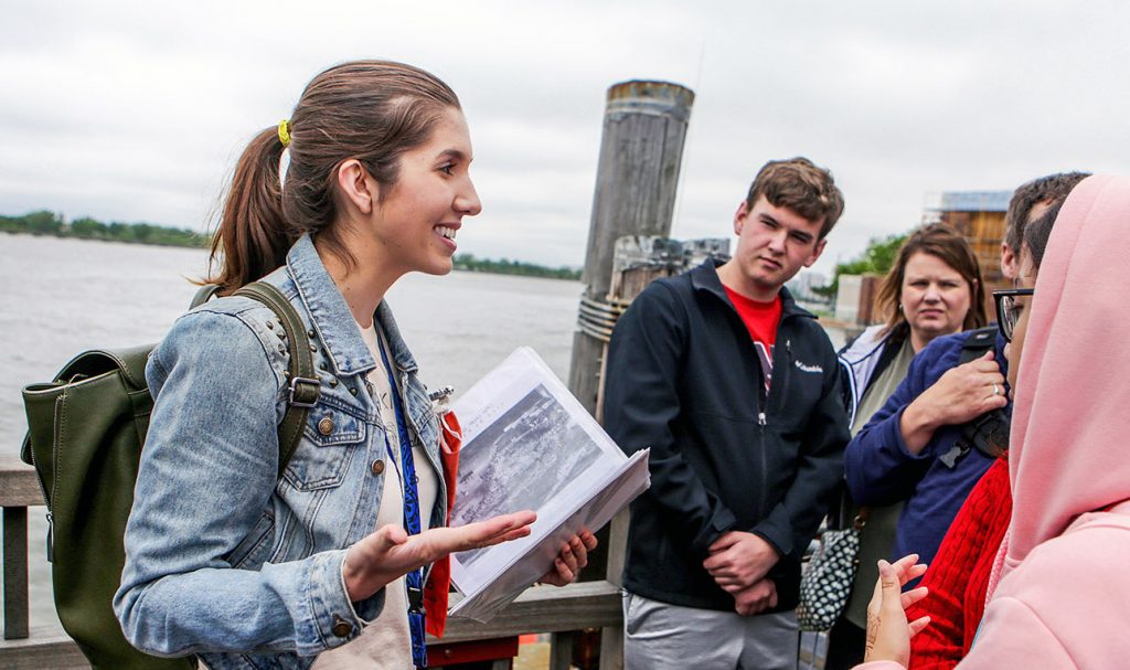 How Much to Tip a Tour Guide